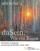 Ankündigung zur Ausstellung "Das sein wie ein Baum" von Fotograf Willi Rolfes